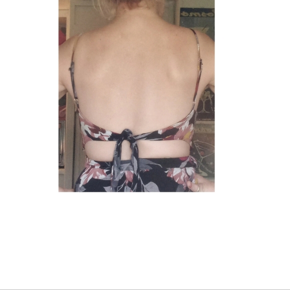 Floral romper sleeveless size medium - Picture 2 of 2